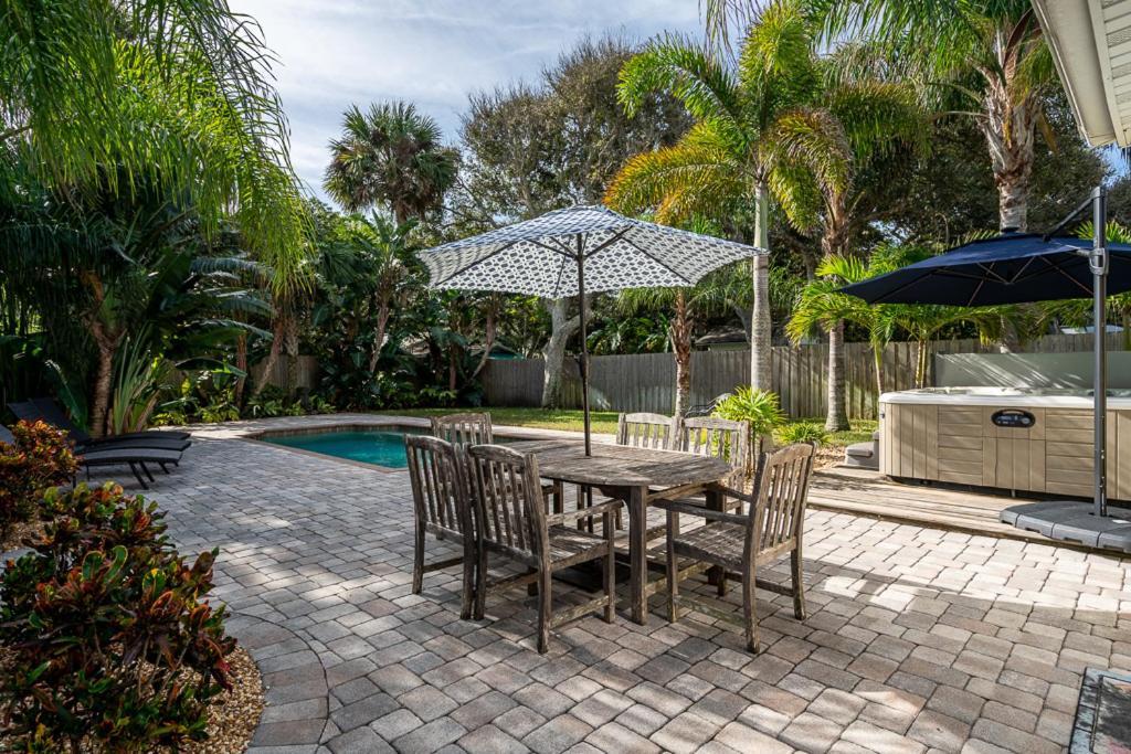 Turtles Nest Pool Home ~ Hot Tub ~ Walking Distance To The Beach - 821 E. 11Th New Smyrna Beach Eksteriør billede