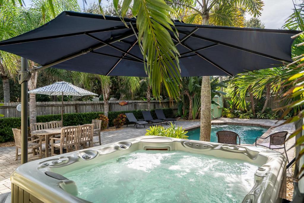 Turtles Nest Pool Home ~ Hot Tub ~ Walking Distance To The Beach - 821 E. 11Th New Smyrna Beach Eksteriør billede